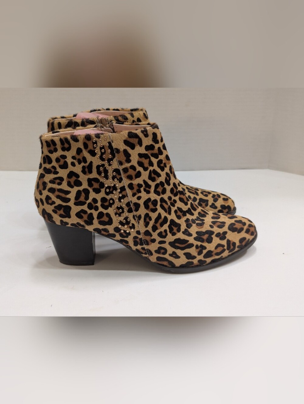 Vionic Women's 8 Georgia Leopard Print Calf Hair Studded Ankle Zip Boots Arch